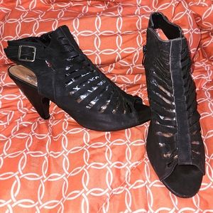 Shakey caged peep toe cone heel